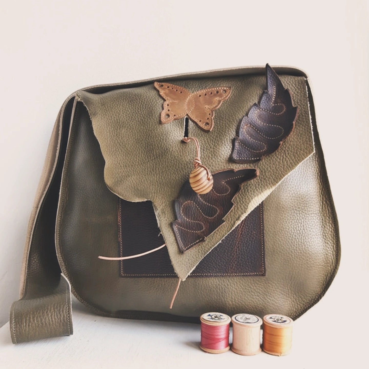RUMMAGE Bag. Olive grained.